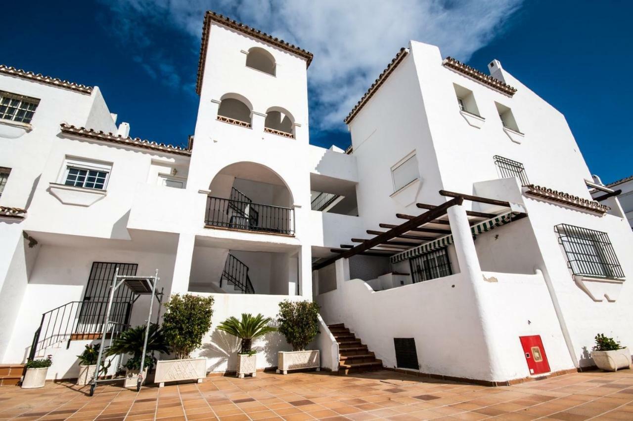 Puerto De La Duquesa Beach Apartment Castillo de Sabinillas Luaran gambar
