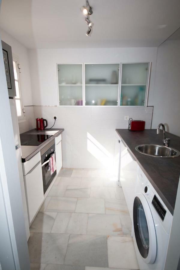 Puerto De La Duquesa Beach Apartment Castillo de Sabinillas Luaran gambar
